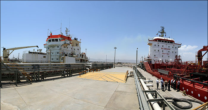 جمع‌آوری و بازیافت مواد زائد نفتی کشتی‌ها در بندرامام خمینی