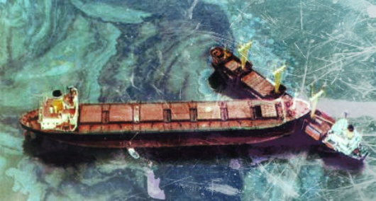 جاری شدن ٣٣ هزار بشکه نفت در دریا در اثر برخورد نفتکش و کشتی