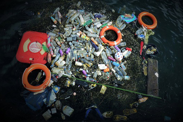  زباله‌های پلاستیکی: بزرگترین منبع آلودگی اقیانوس‌ها 