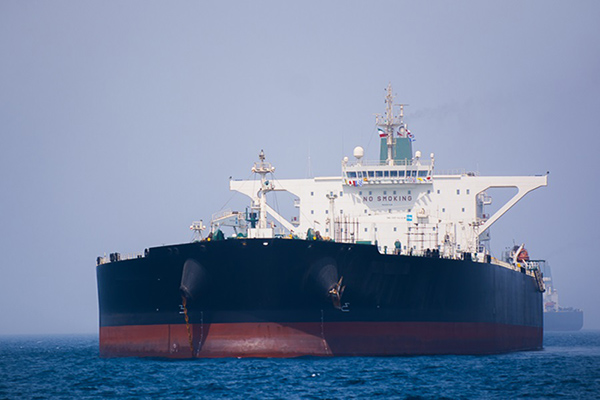 پهلوگیری ۲ سوپرتانکر ایران در روتردام هلند برای تحویل نفت