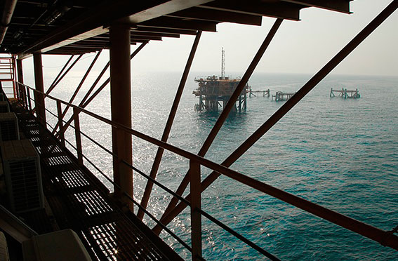 شرکت نفت فلات قاره ایران ٨٥ قرارداد امضا کرد