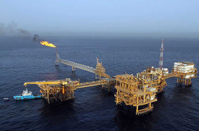 سرمایه‌گذاری در میدان‌های نفت و گاز پیش زمینه توسعه صنایع است