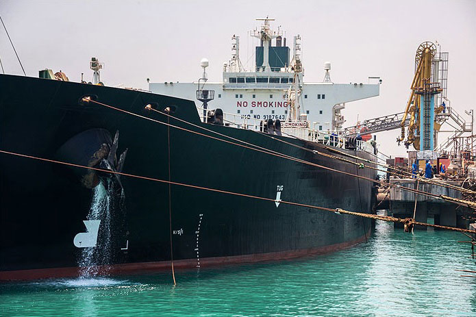 مجوز بهره‌برداری از ٦ اسکله نفتی بندر ماهشهر صادر شد 