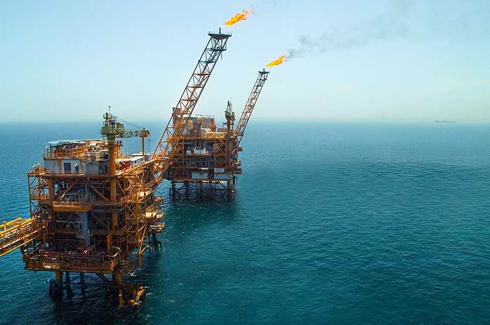 سیاست زدگی اجرای قراردادهای نفتی را به تاخیر انداخت