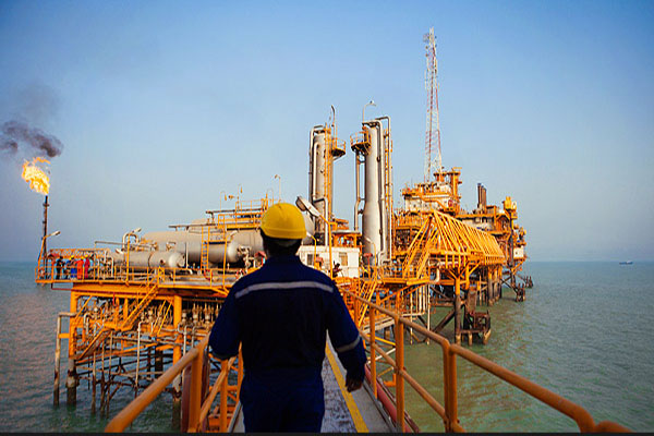 تاکنون 15 تفاهمنامه نفتی با شرکت‌های بین المللی امضا شده است
