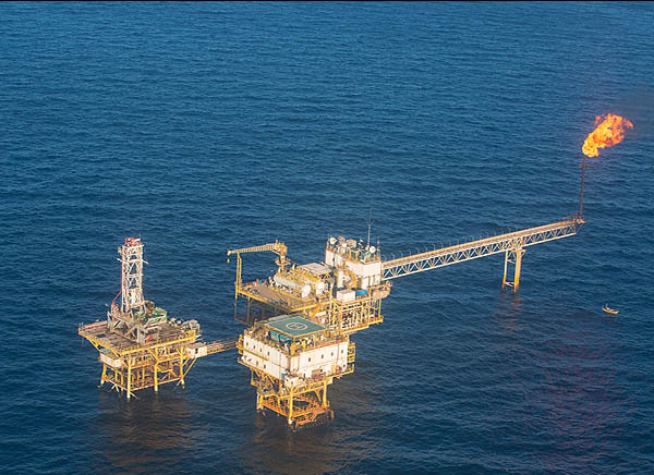 گزارشی از منطقه عملیاتی سیری: رخ‌نمایی نفت در جزیره «راز»