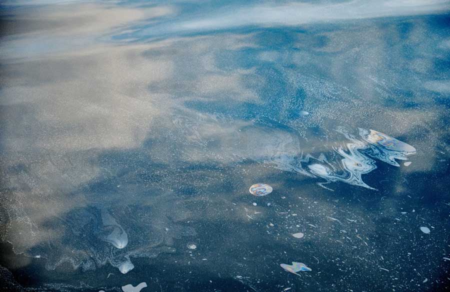 ایران و آذربایجان برای مقابله با آلودگی‌های نفتی دریای خزر همکاری می‌کنند
