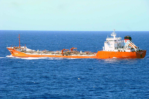 بارگیری بزرگترین محموله قیر صادراتی به کشتی ۹۰۰۰ تنی درخلیج فارس