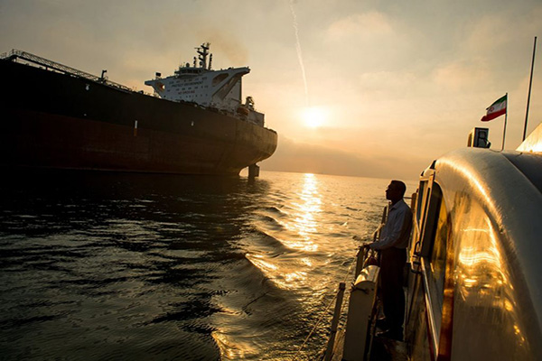 دلایل چهارگانه تحریم‌پذیری نفت ایران و راهکارهایی برای آن