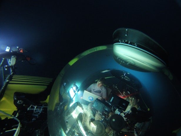 جستجوی زیر دریا با کمک بازوی رباتیک
