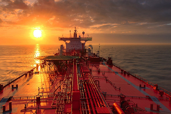 نفت 100 دلاری با شروع تحریم‌های نفتی علیه ایران 
