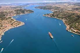 منع تردد دریایی در تنگه بسفر در استانبول
